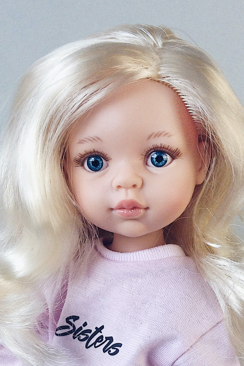 Кукла Клаудия блондинка в фирменном свитшоте