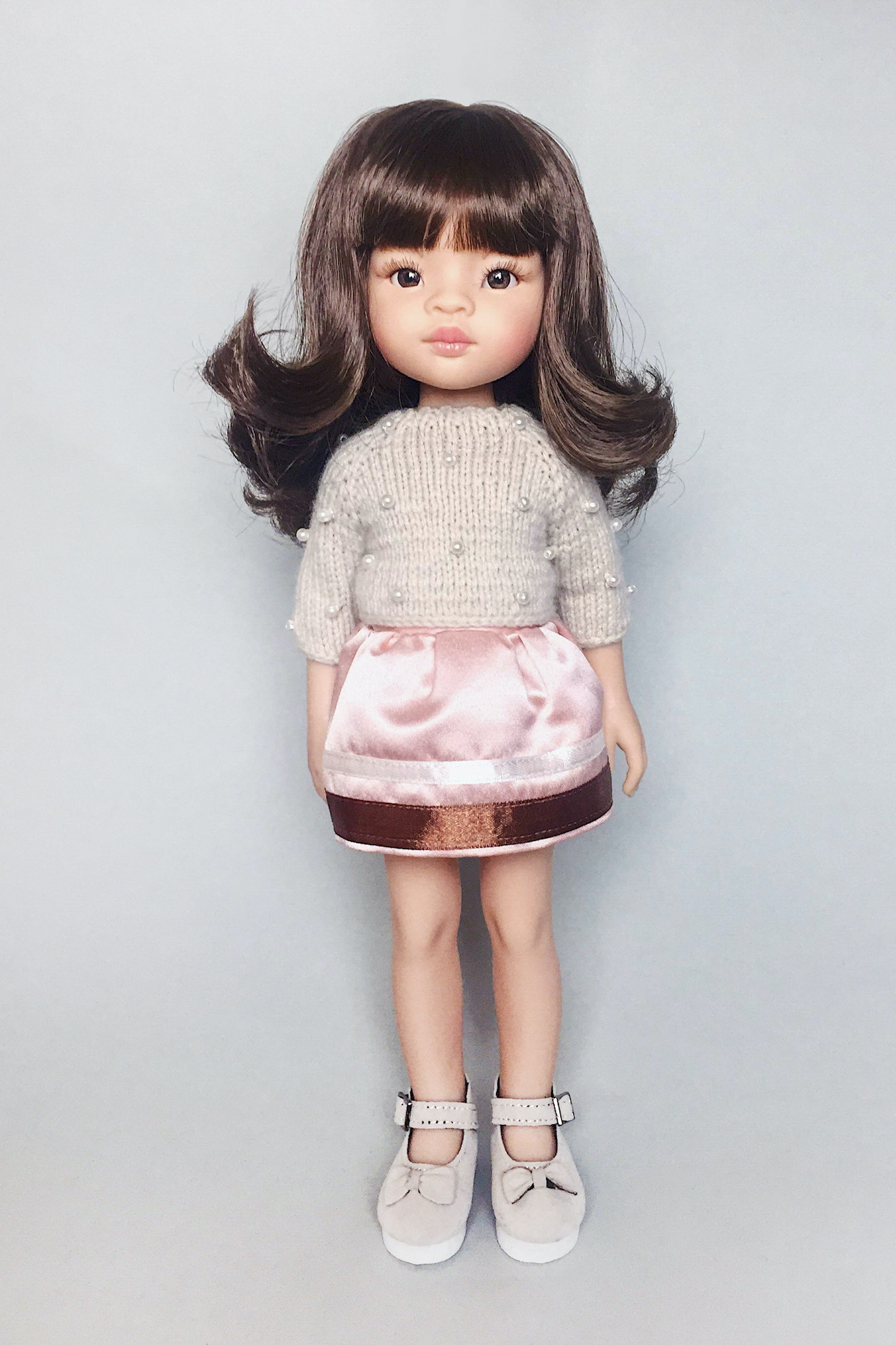 Кукла Мали с челкой в свитере и юбке