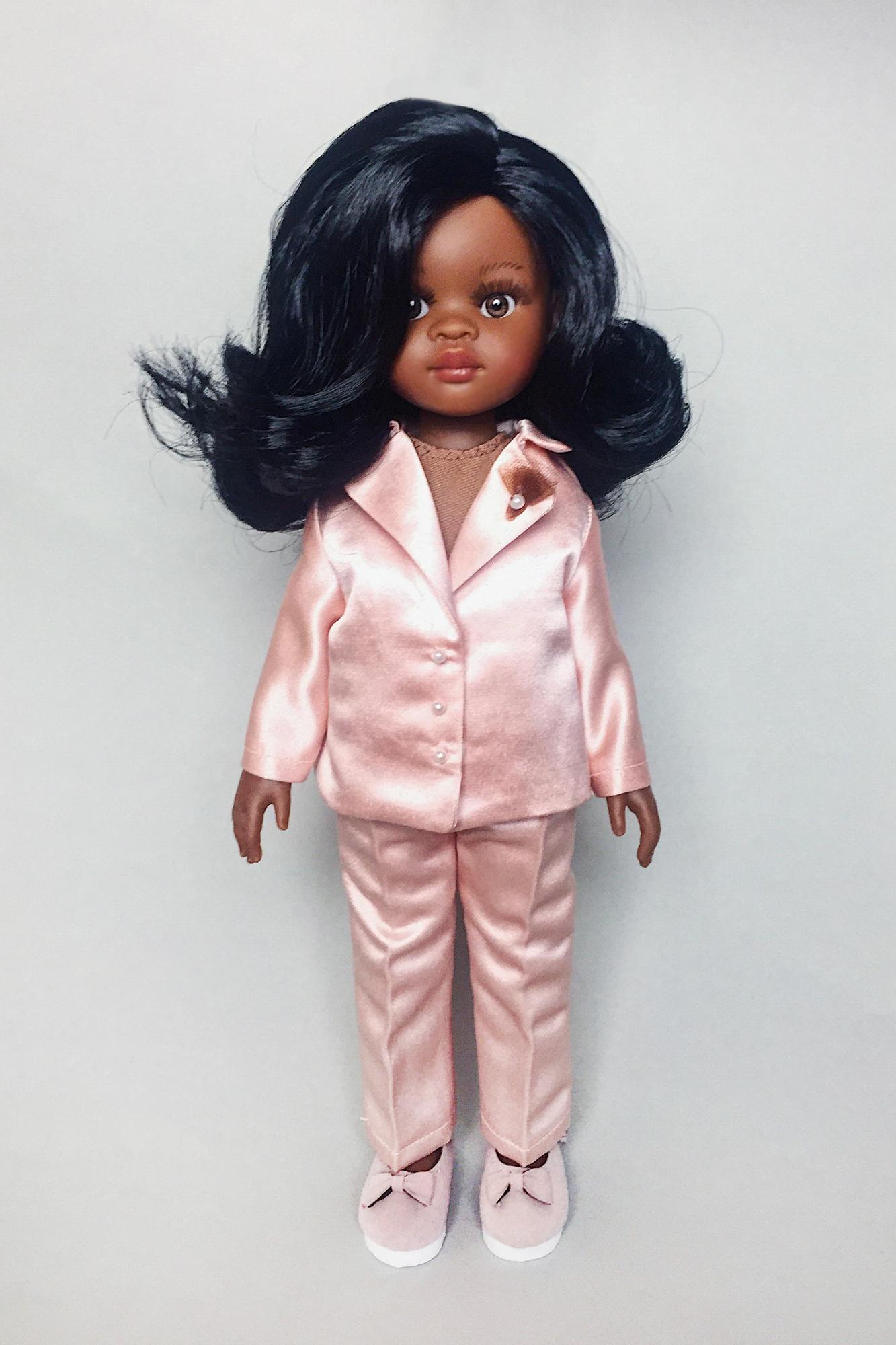 Кукла Нора Паола Рейна мулатка в костюме