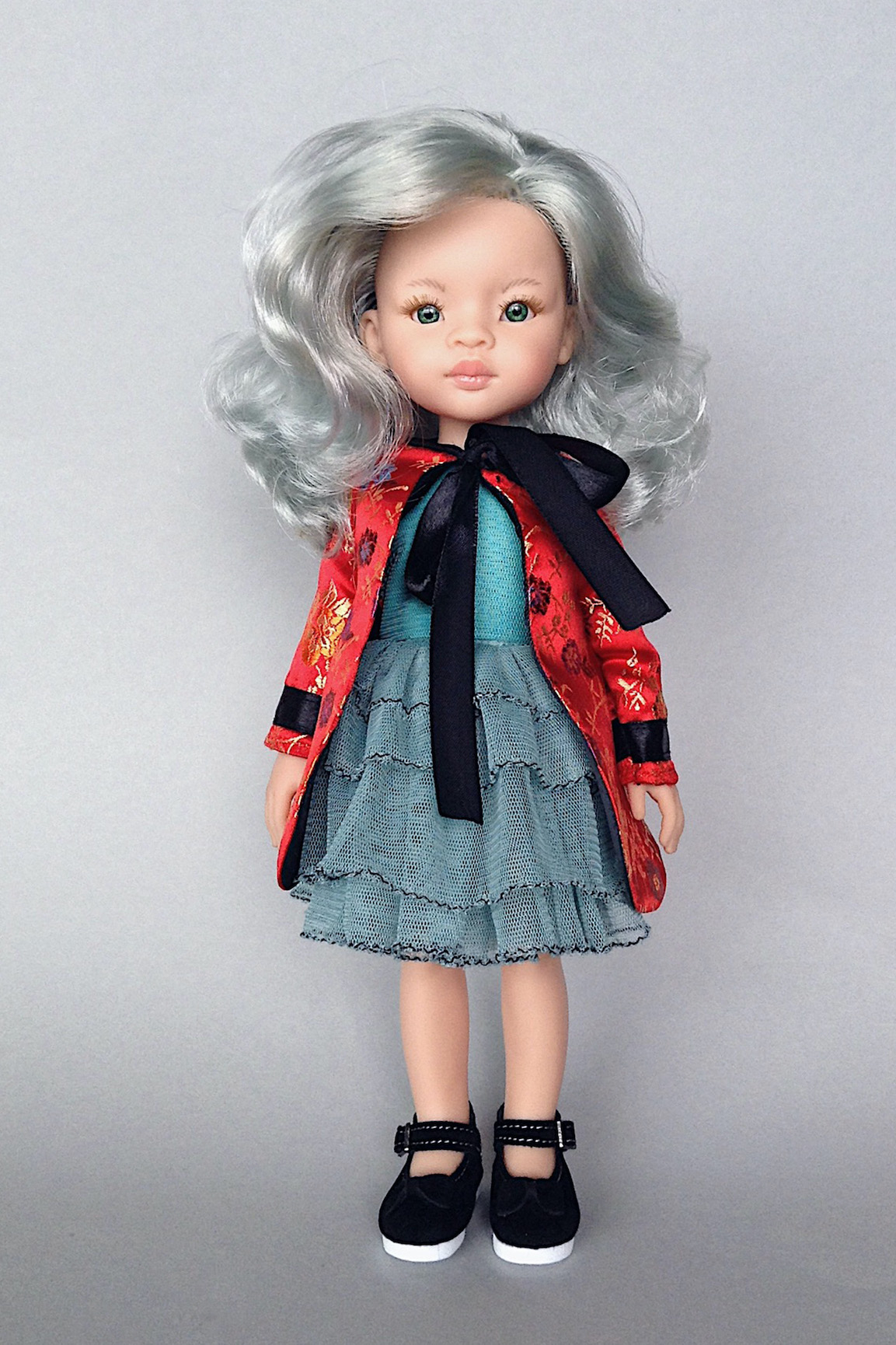 Кукла Лиу 13204 в платье и кафтане из парчи