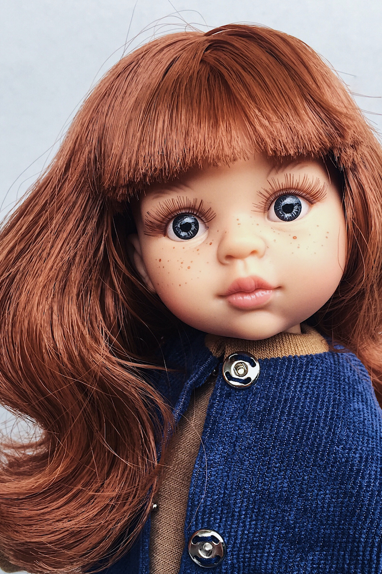 Кукла Кристи с челкой в вельветовой куртке  и брюках