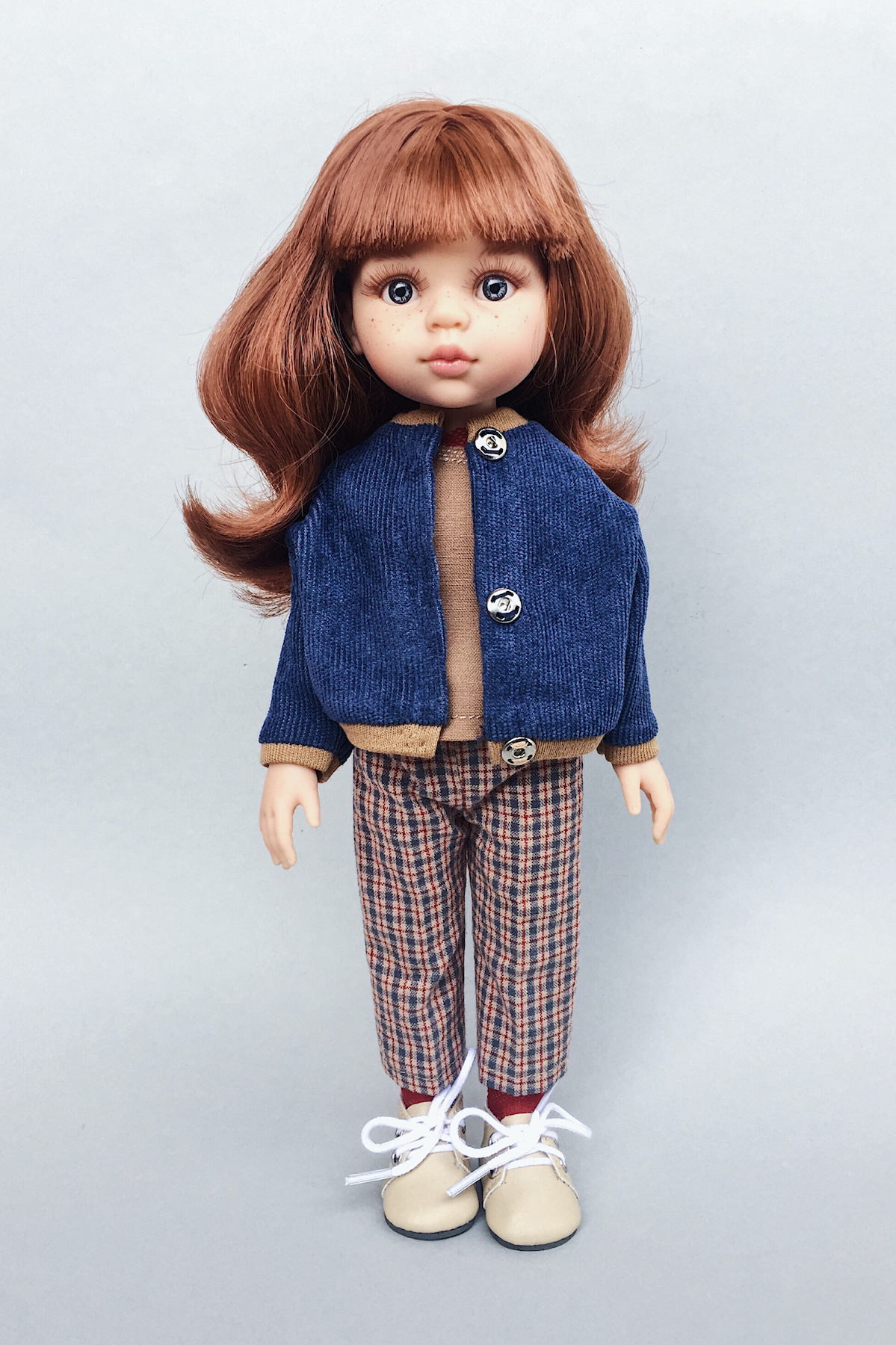 Кукла Кристи с челкой в вельветовой куртке  и брюках