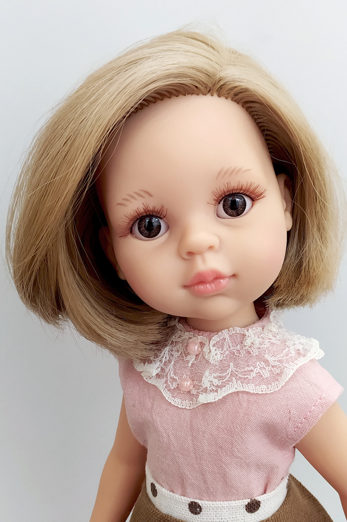 Кукла Карла с Каре в вязаной кофте