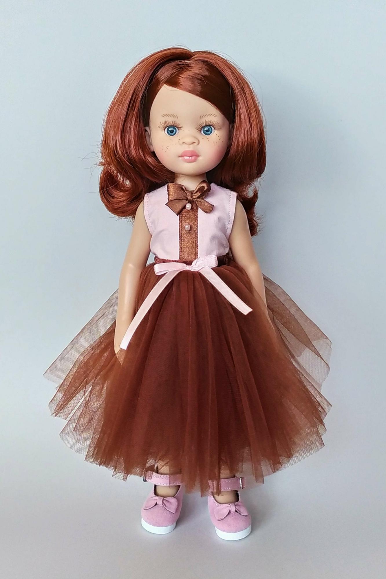 Кукла Алиса Паола Рейна в блузе и пышной юбке