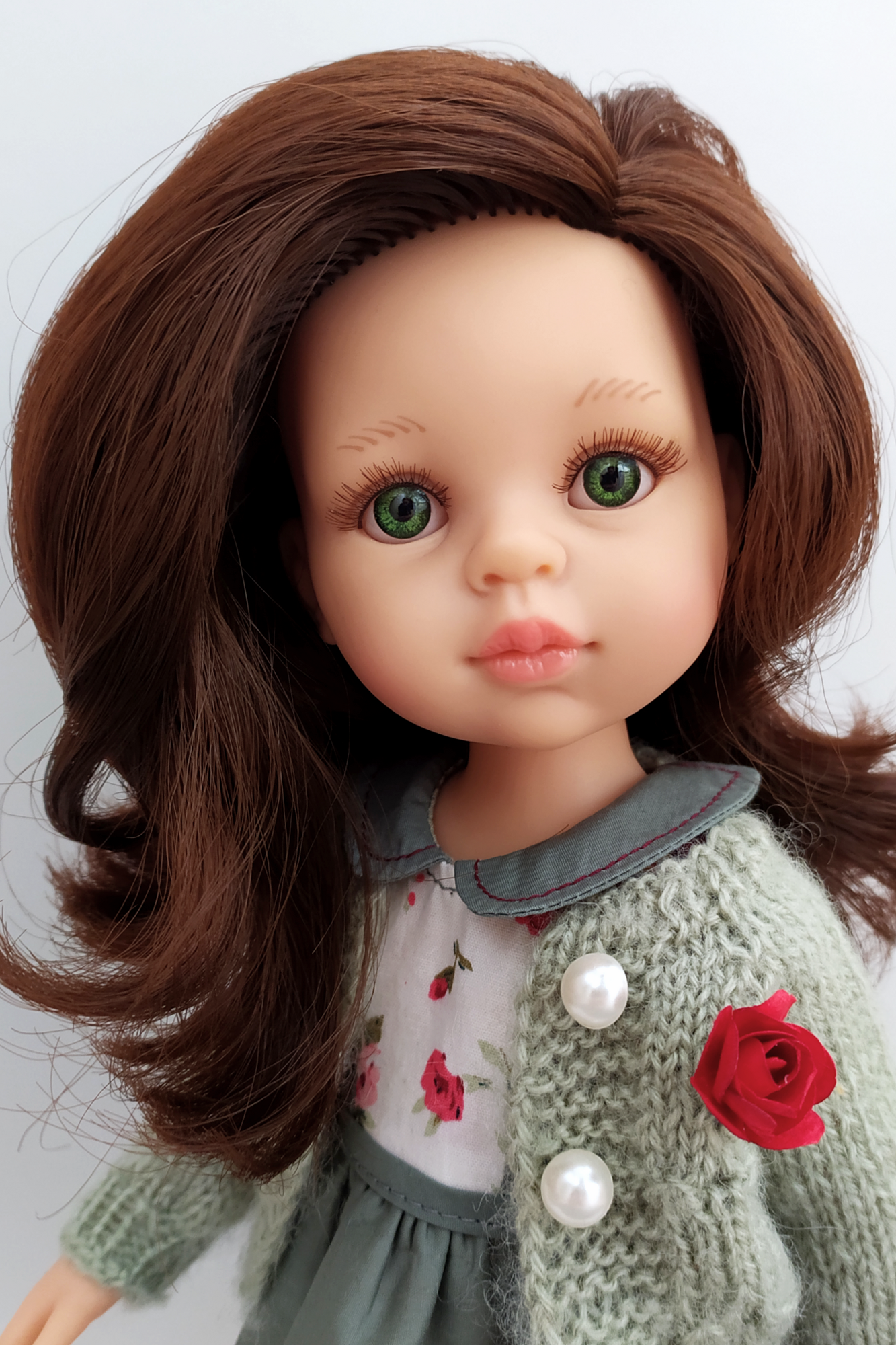 Кукла Кэрол в кофточке и платье