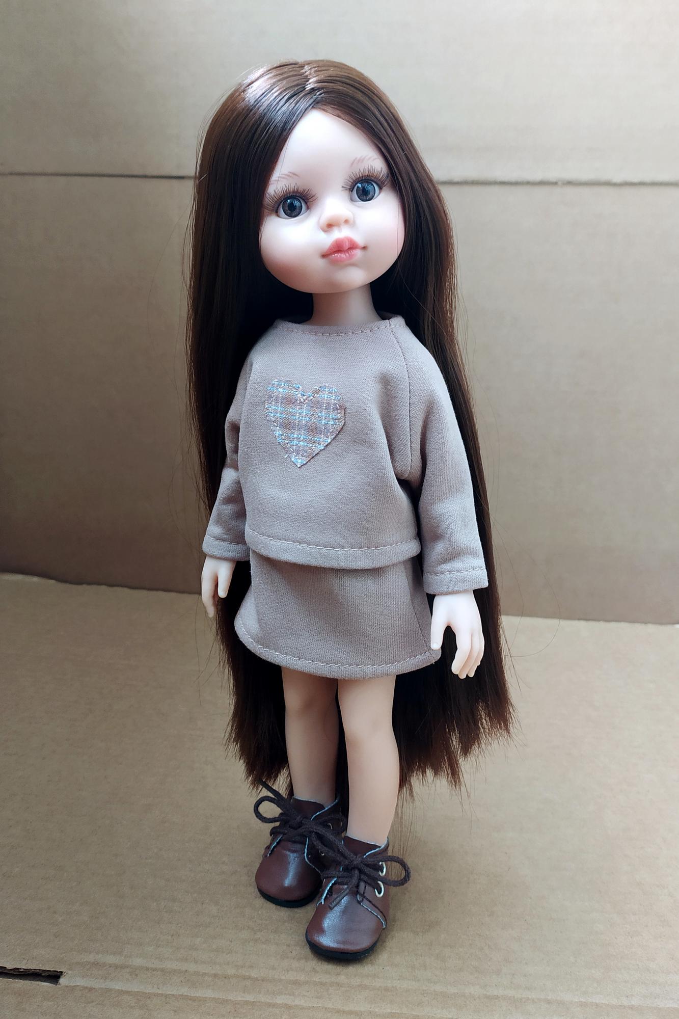 Кукла Кэрол Паола Рейна в костюме и ботинках