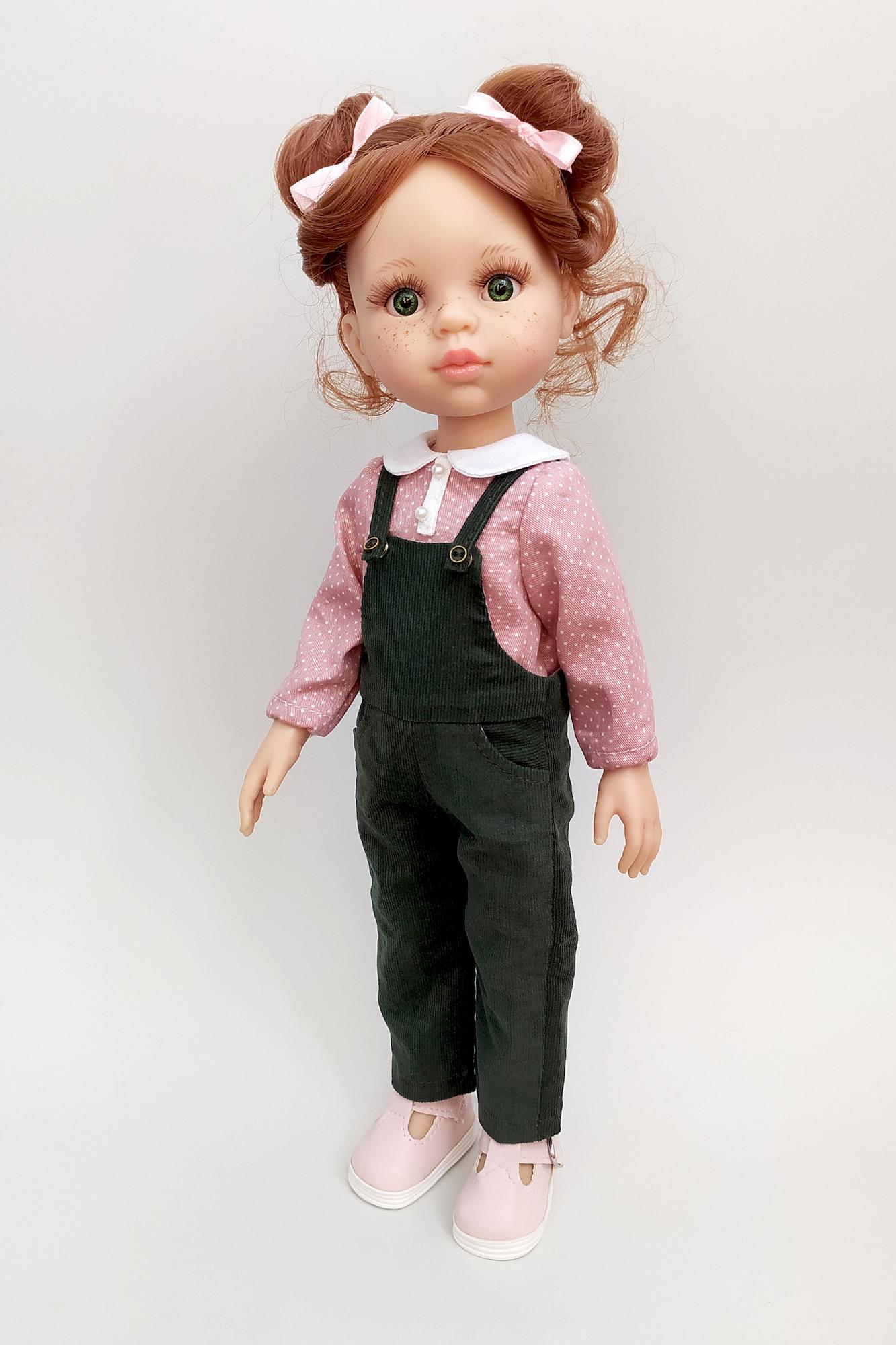 Кукла Кристи с пучками в блузе и комбинезоне