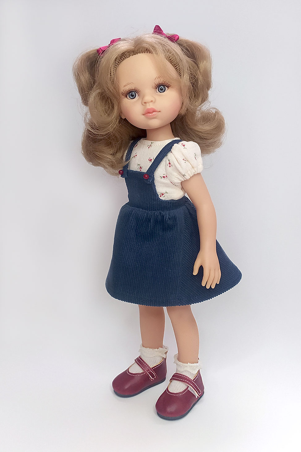 Кукла Карла 13230 Паола Рейна в сарафане