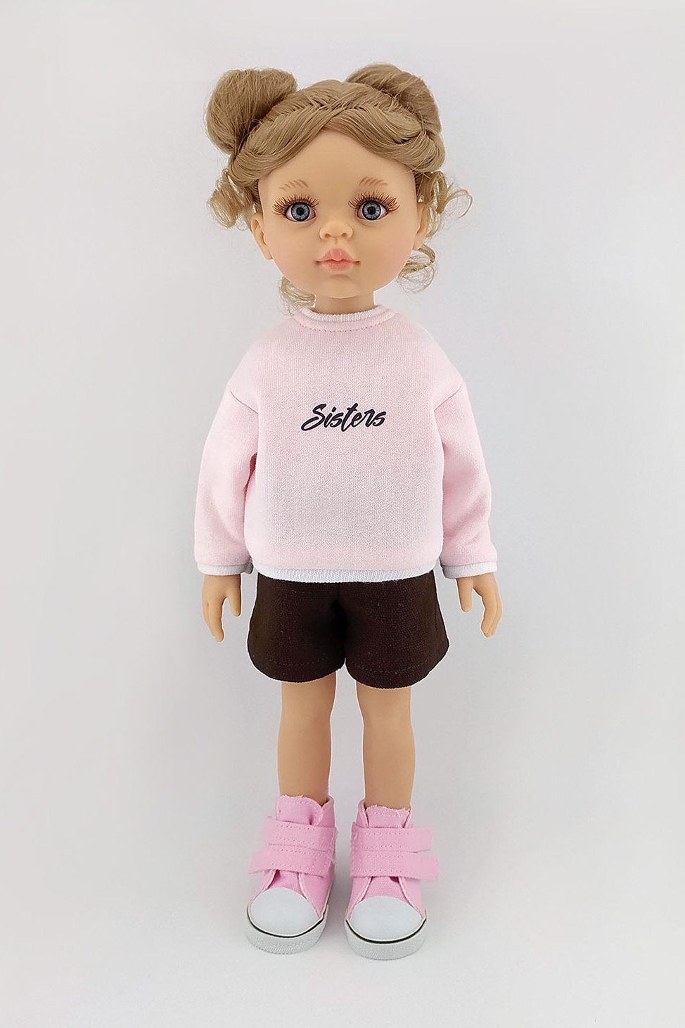 Кукла Валерия Паола Рейна в фирменном свитшоте