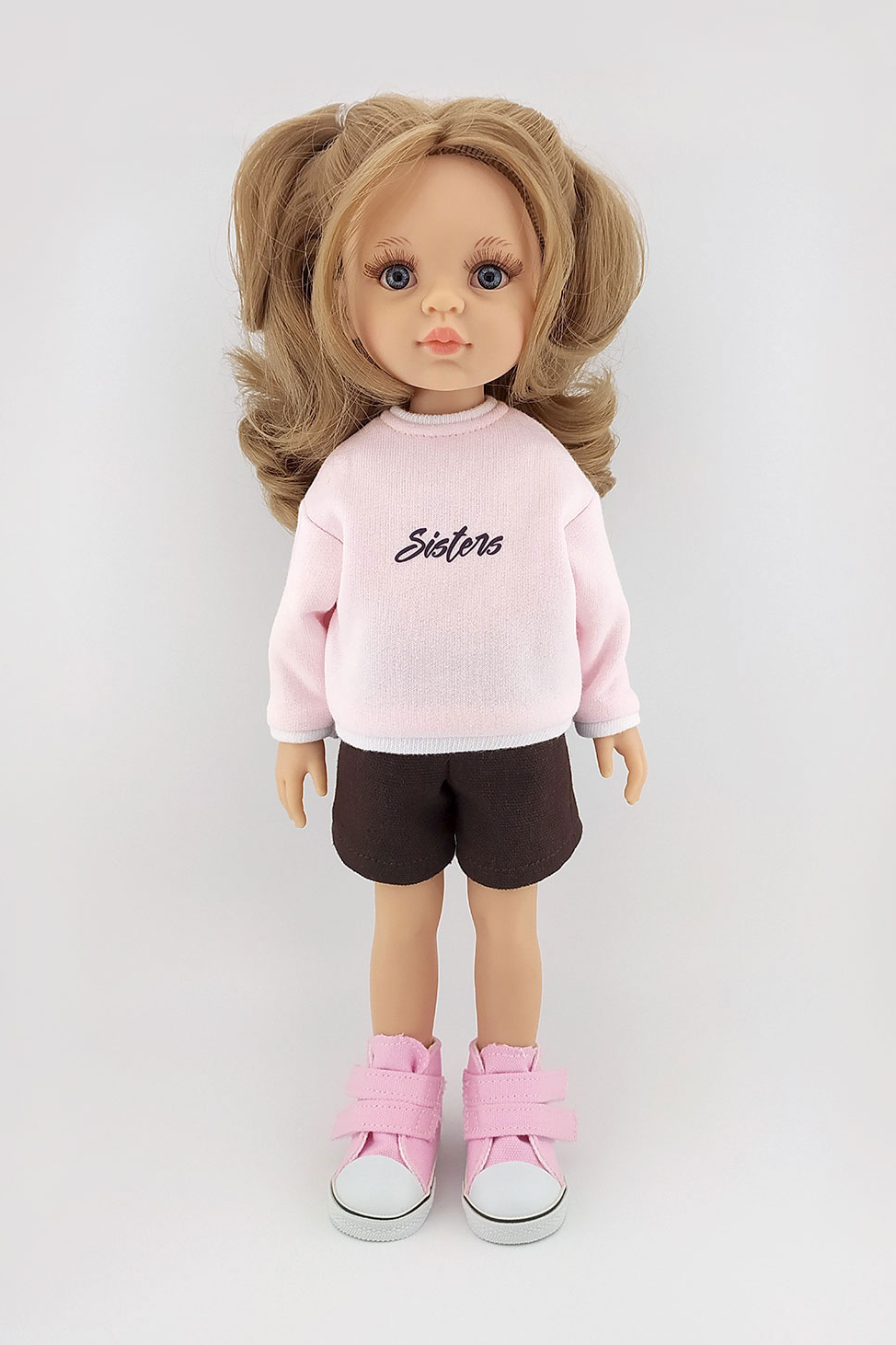Кукла Карла 13230 Паола Рейна в фирменном свитшоте