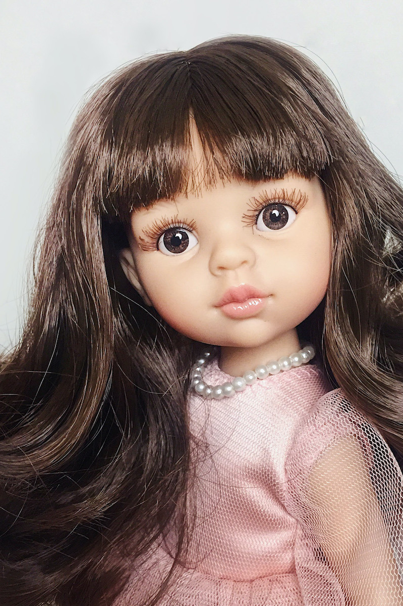 Кукла Кэрол с челкой в розовом платье