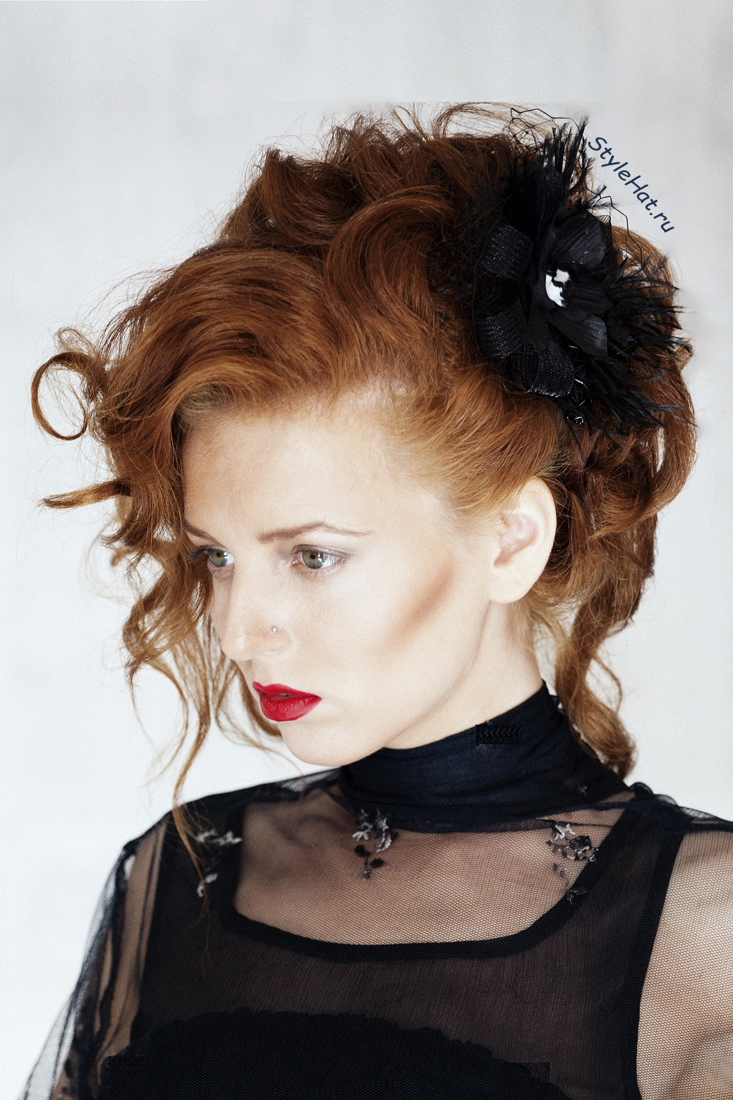 Черная вуалетка в прическу