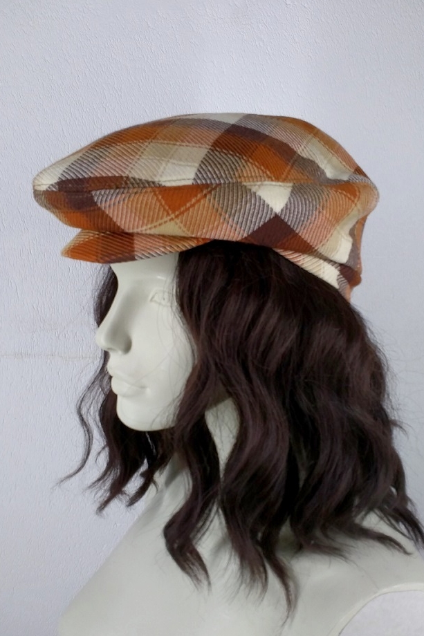 Кепка в клетку женская яркая