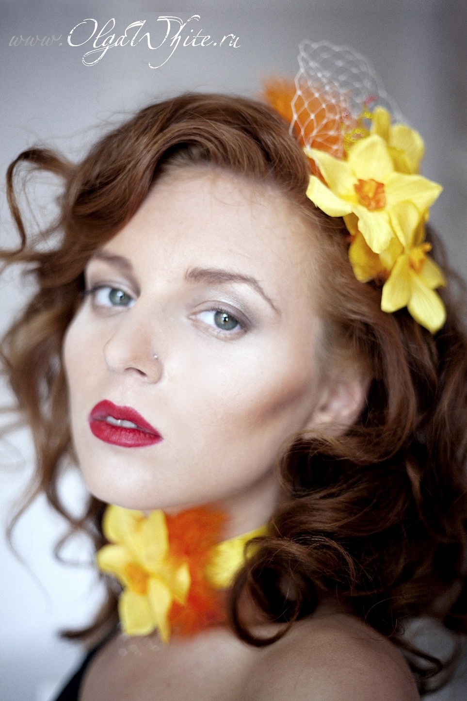 Желтая вуалетка цветы в прическу яркая