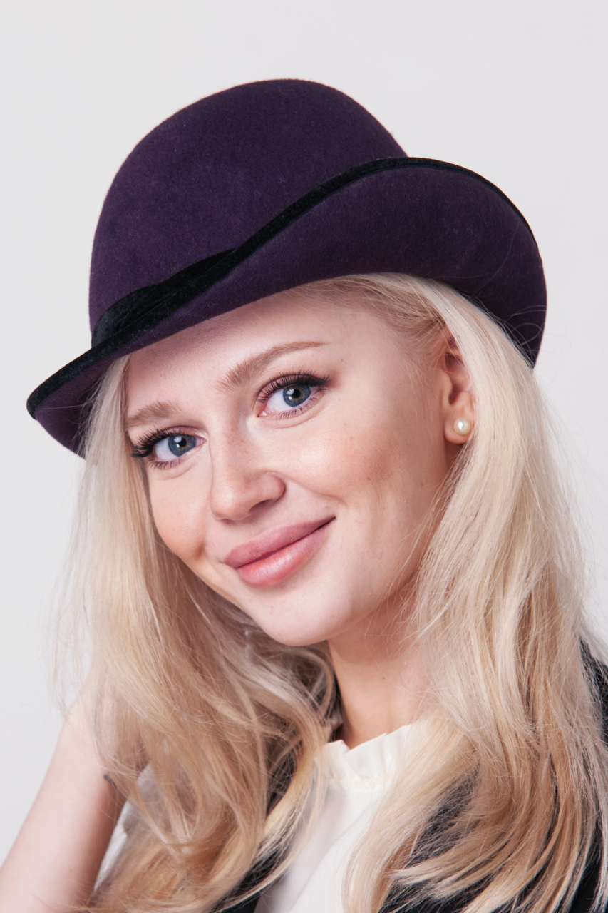 Фиолетовая шляпа женская с узкими полями
