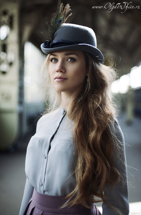 Серая женская шляпка с маленькими полями Анна Каренина