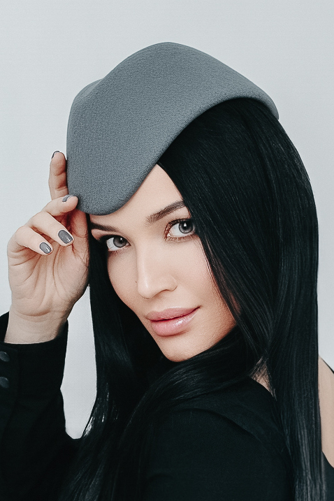 Серая шляпка пилотка фетровая