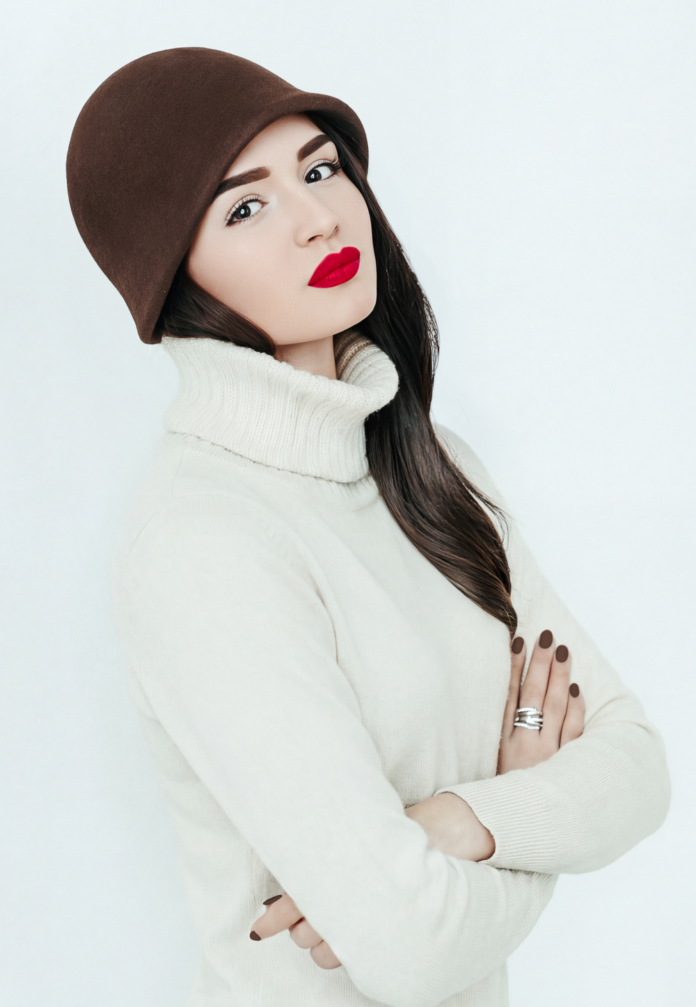 Коричневая шляпа клош женская