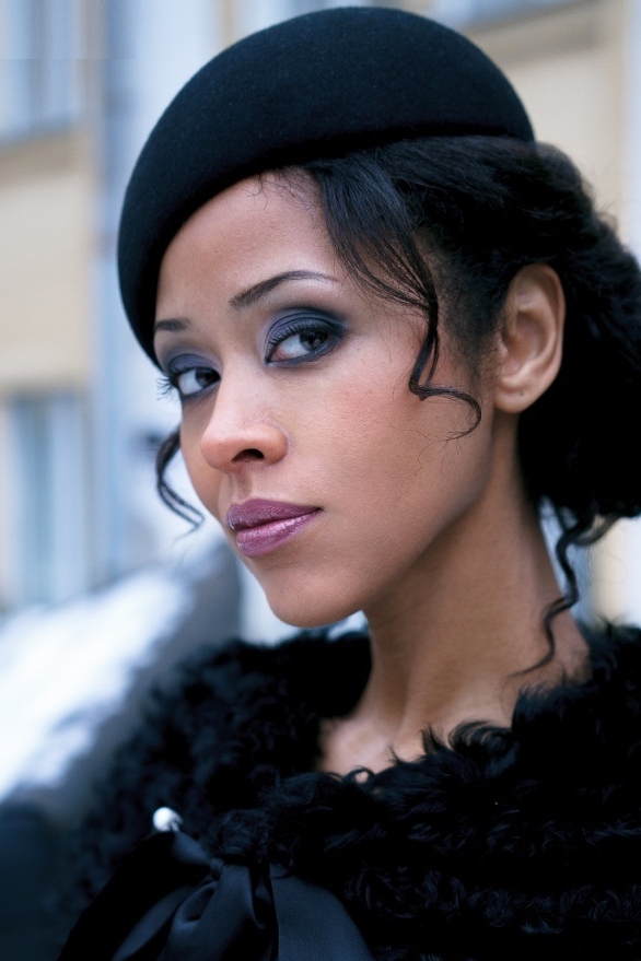 Черный стильный берет из фетра