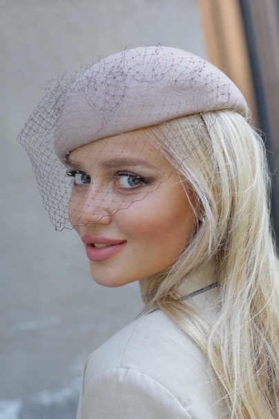 Бежевая шляпа Женский берет с вуалью