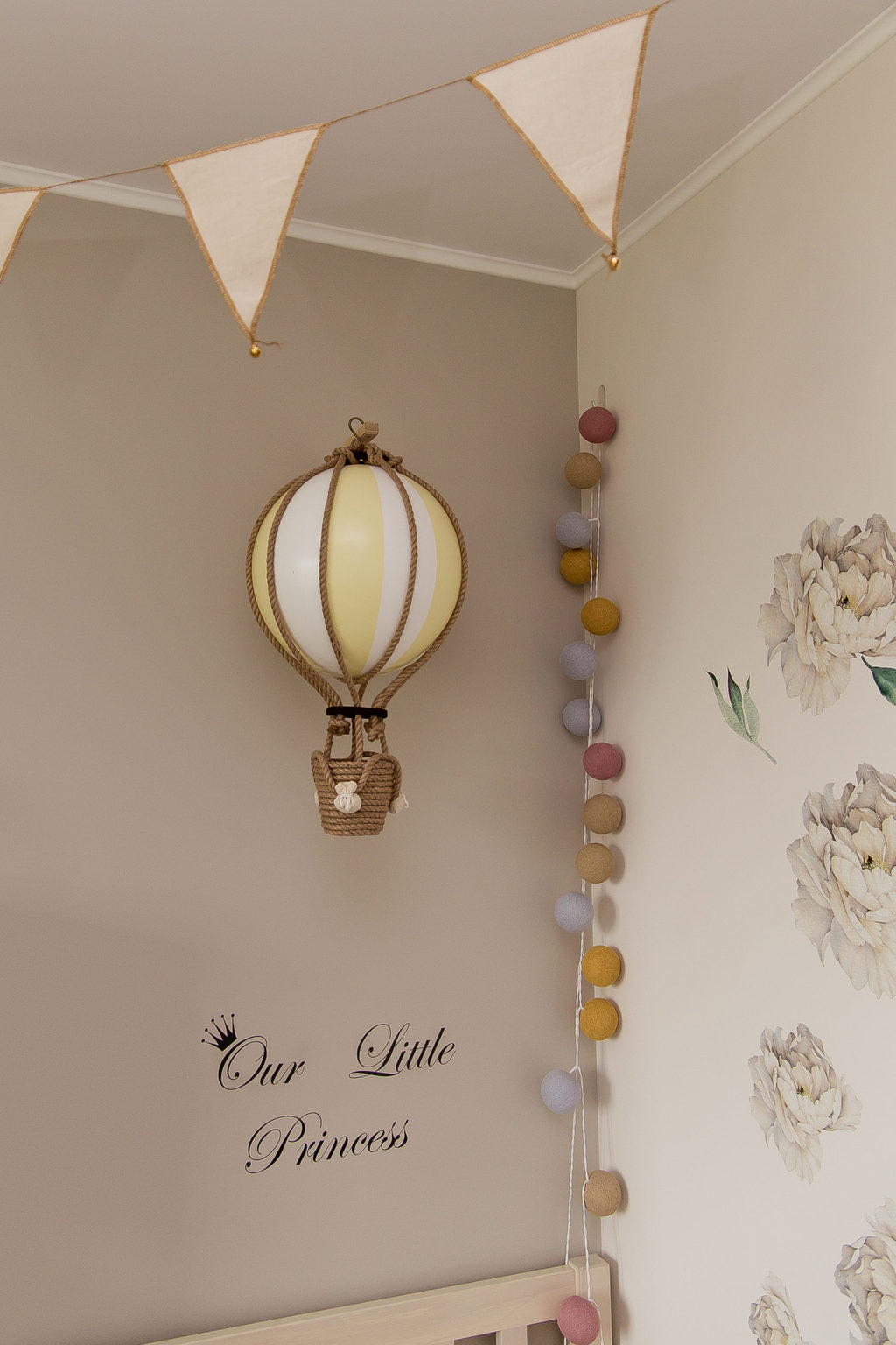 Монгольфьер жёлтый пастельный