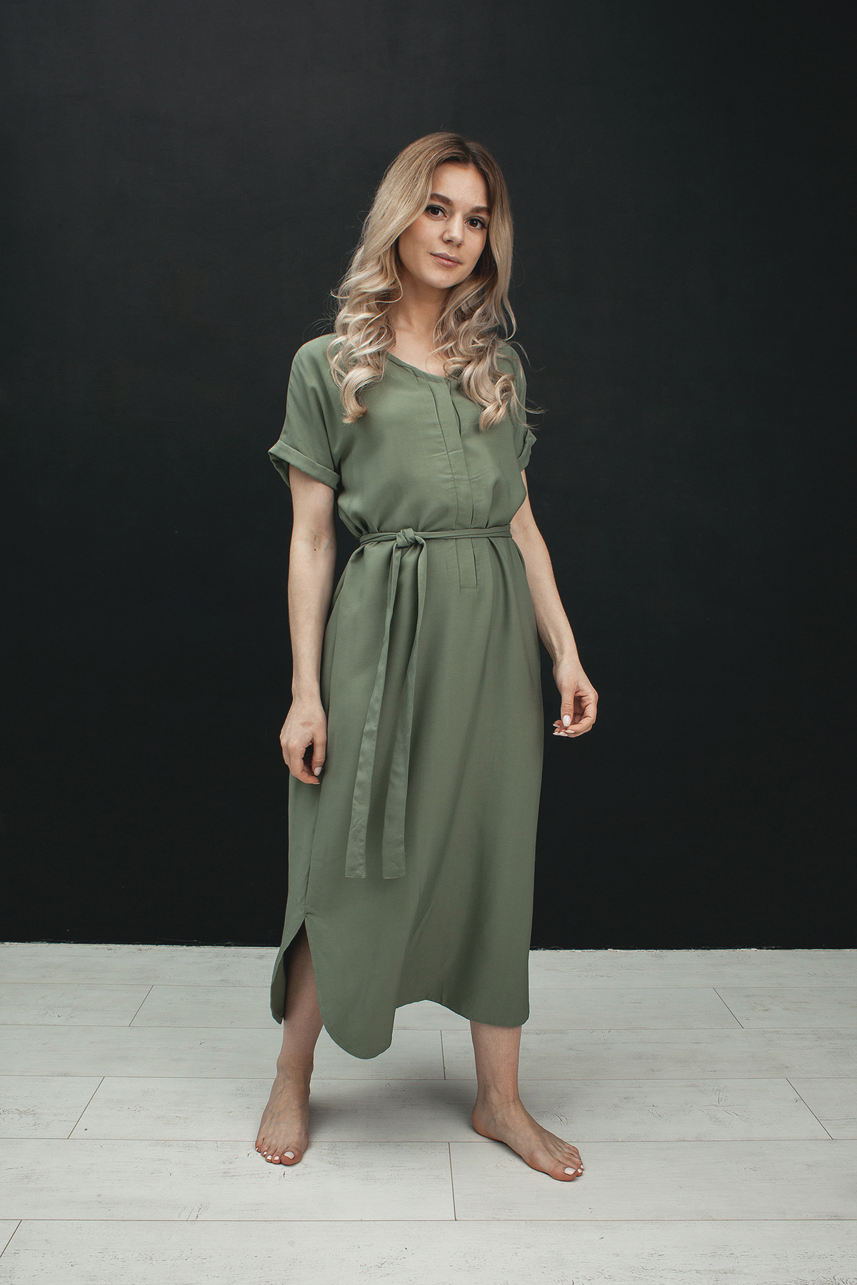 Взрослое платье с поясом оливковое