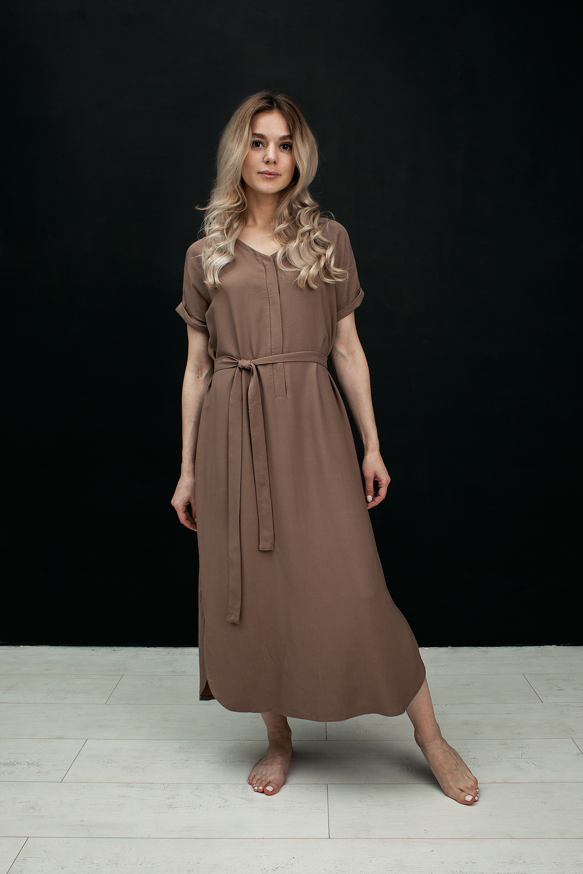 Взрослое платье с поясом какао