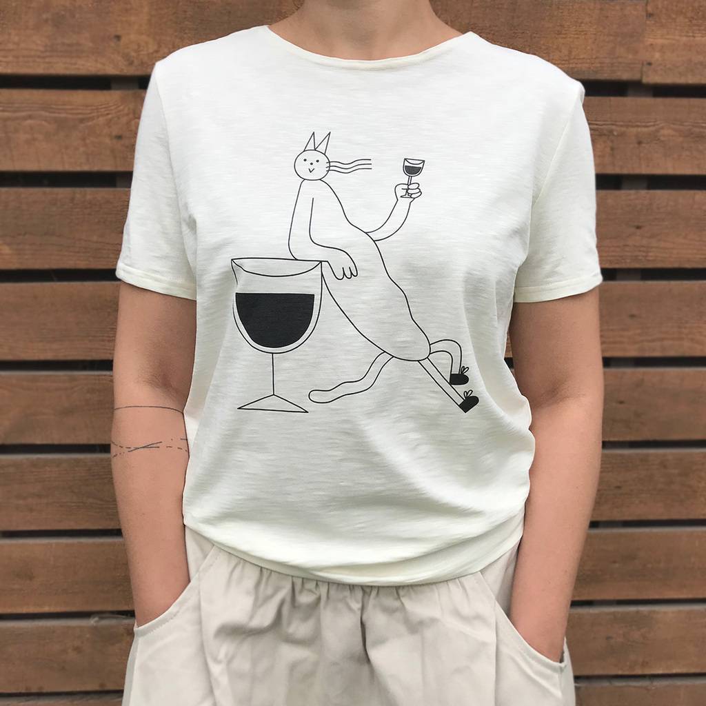 Футболка "Кот с бокалом" молочно-белая (взрослые)