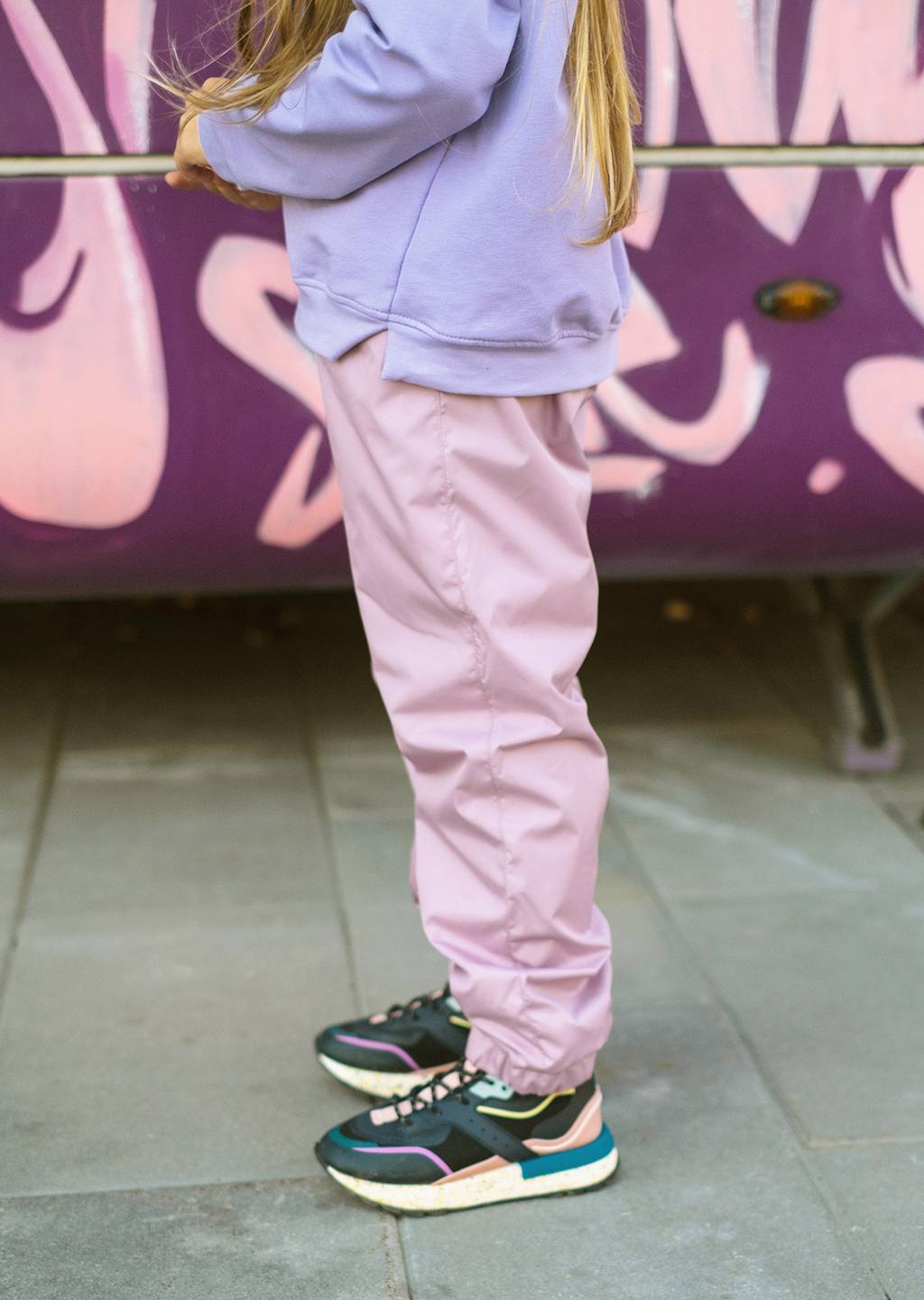 Брюки из плащёвки светло-розовые