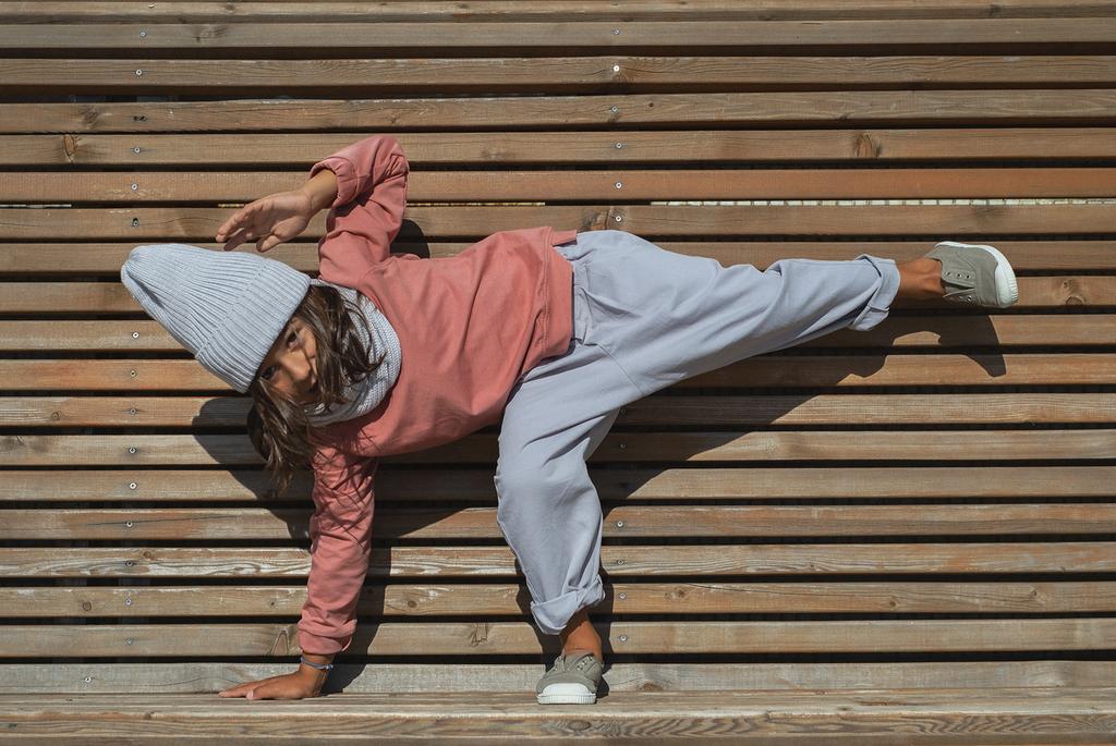 Брюки-бананы cерые