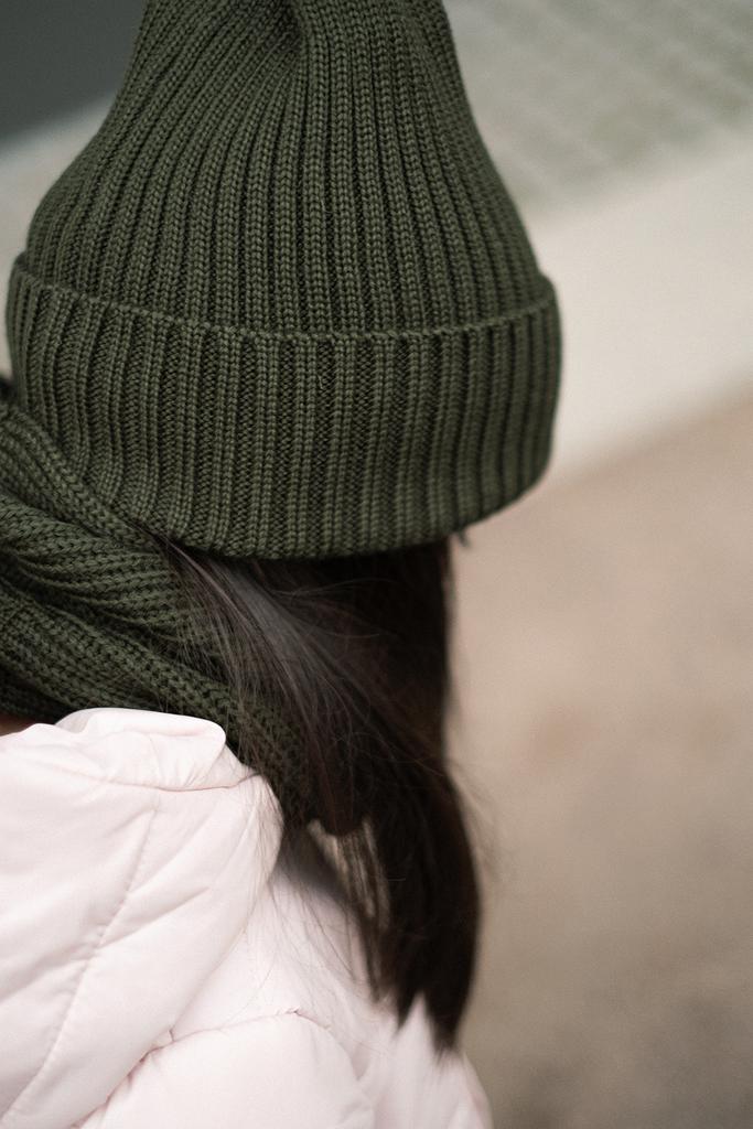 Шапка темно-зеленая