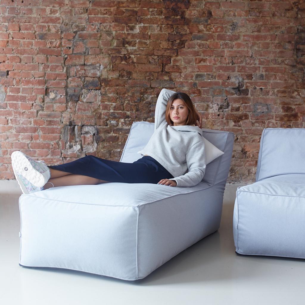 Лежак с наклонной спинкой