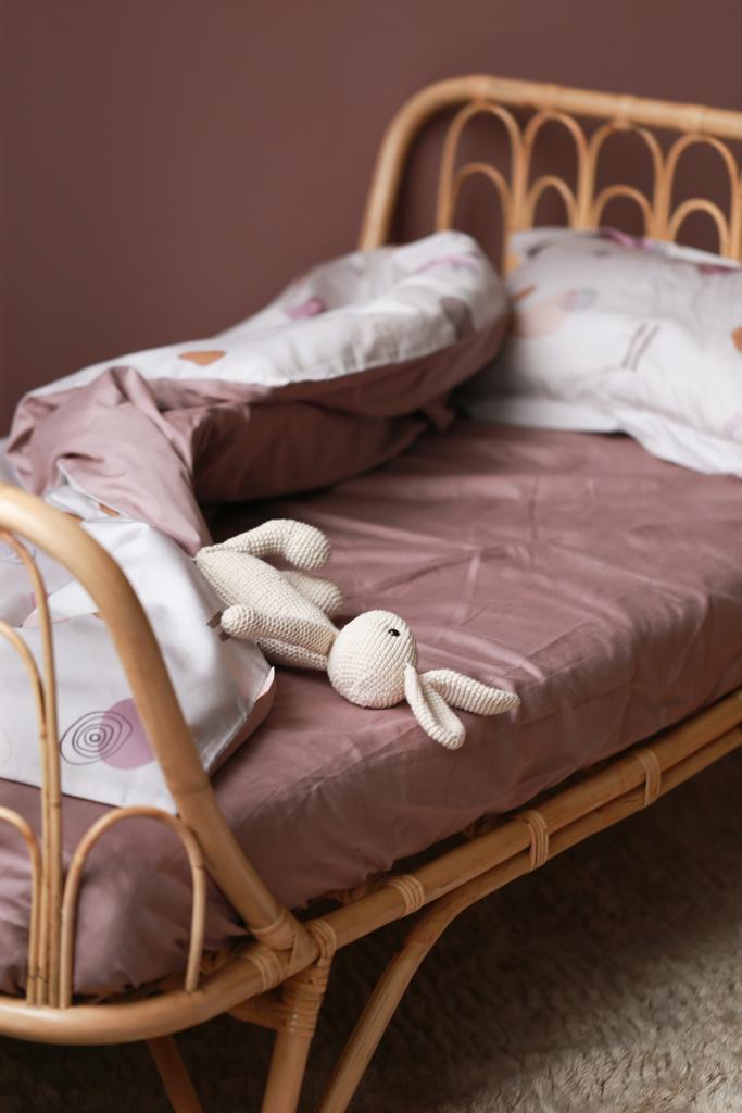 Простыня на резинке розовая