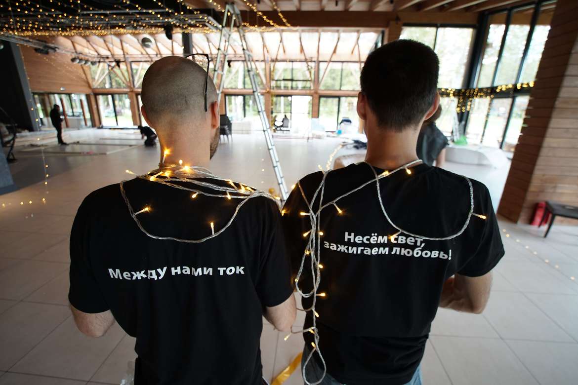 Монтаж и демонтаж гирлянд на мероприятие