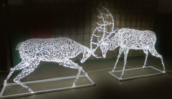 Композиция "Бодающийся олень"