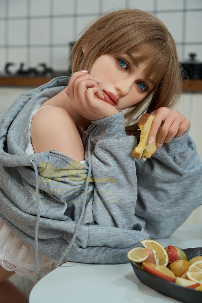 Реалистичная силиконовая / ТПЕ секс кукла  irontech doll 166 см - Tina