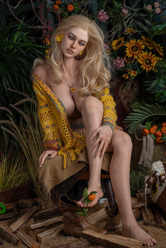 Реалистичная силиконовая секс кукла Real lady 168 см - Celeste