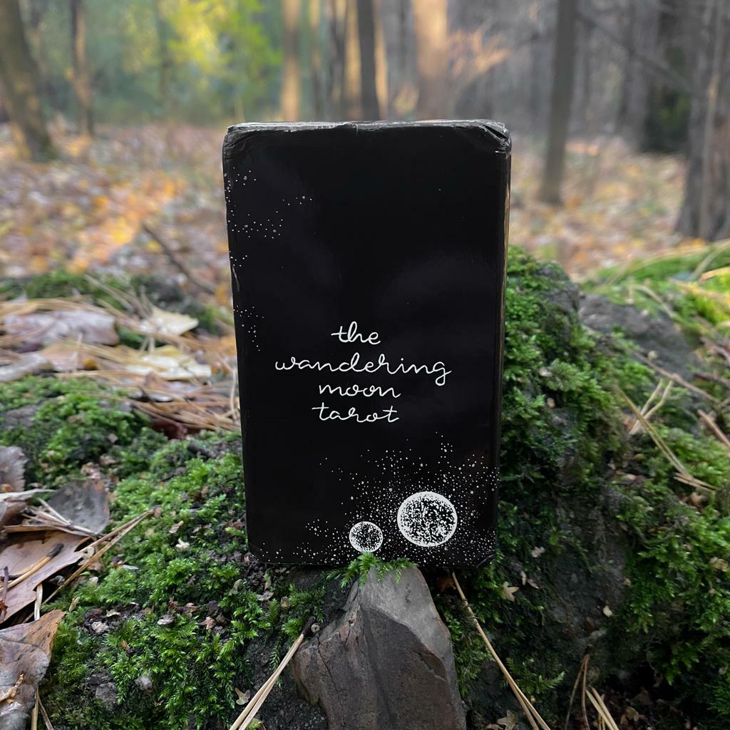 Таро Блуждающей Луны (The Wandering Moon Tarot) + инструкция PDF