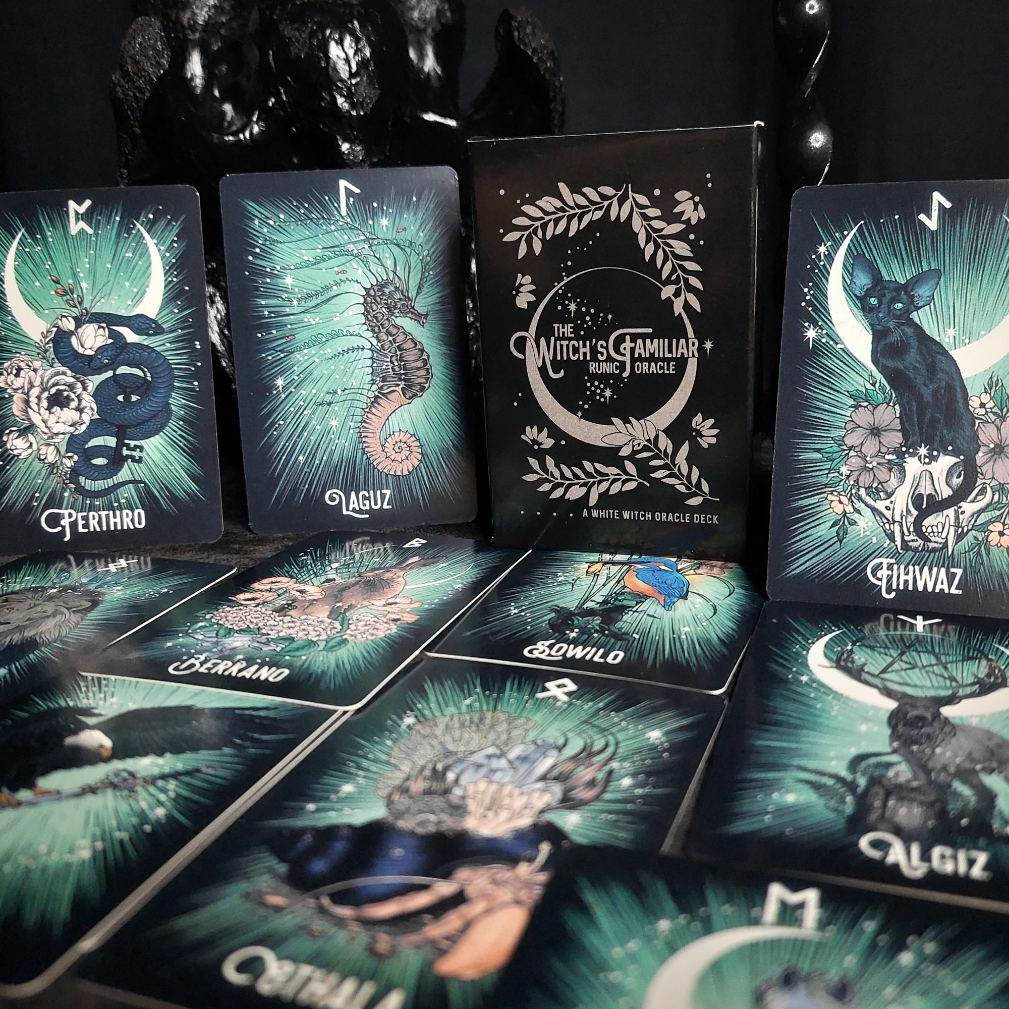Рунический Оракул «Фамильяры Ведьмы» (The Witch's Familiars Runic Oracle)