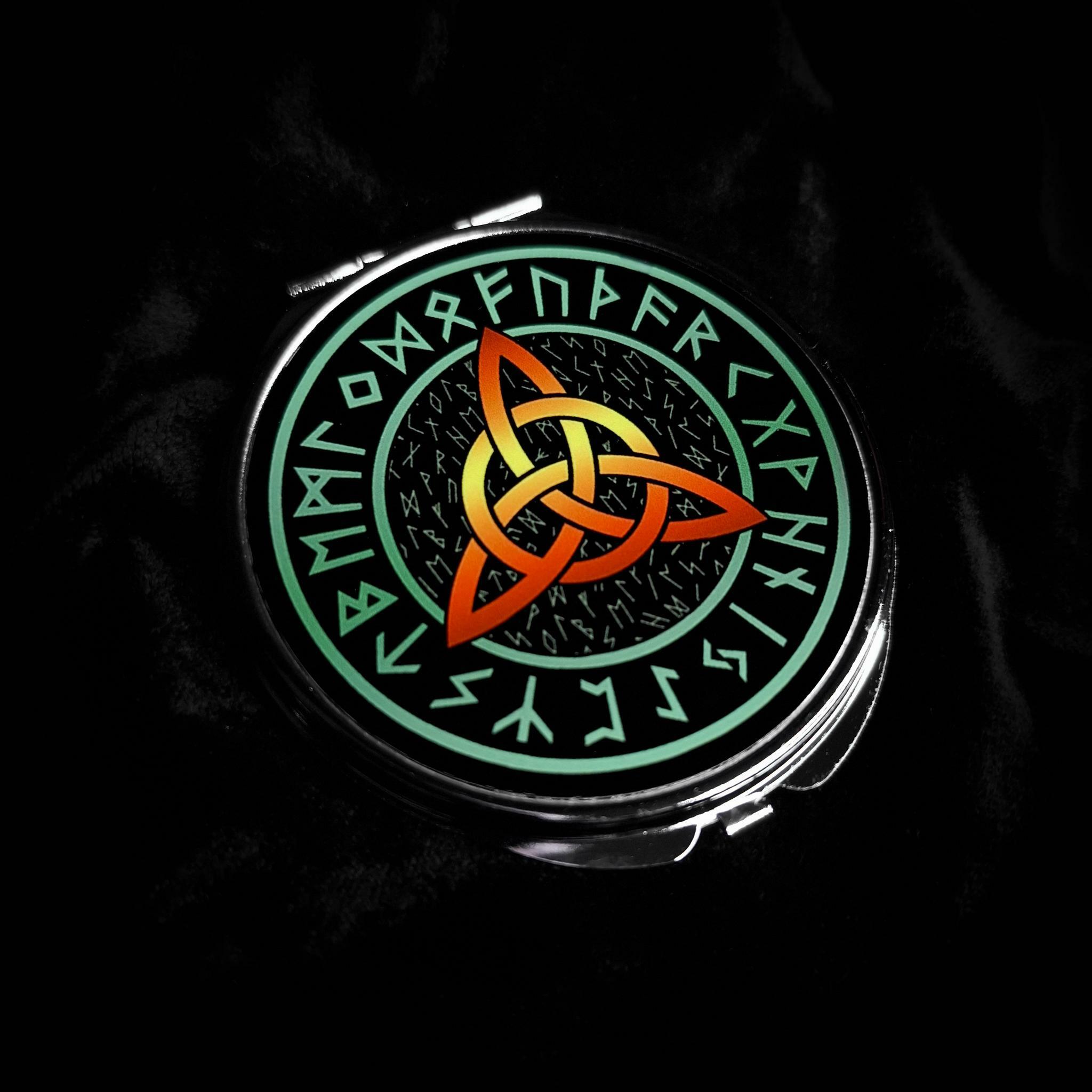 Складное зеркало "Трилистник с Рунами"