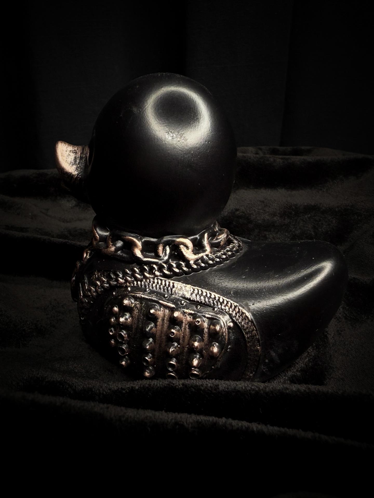 Коллекционная фигурка-уточка «Black Metal Duck»