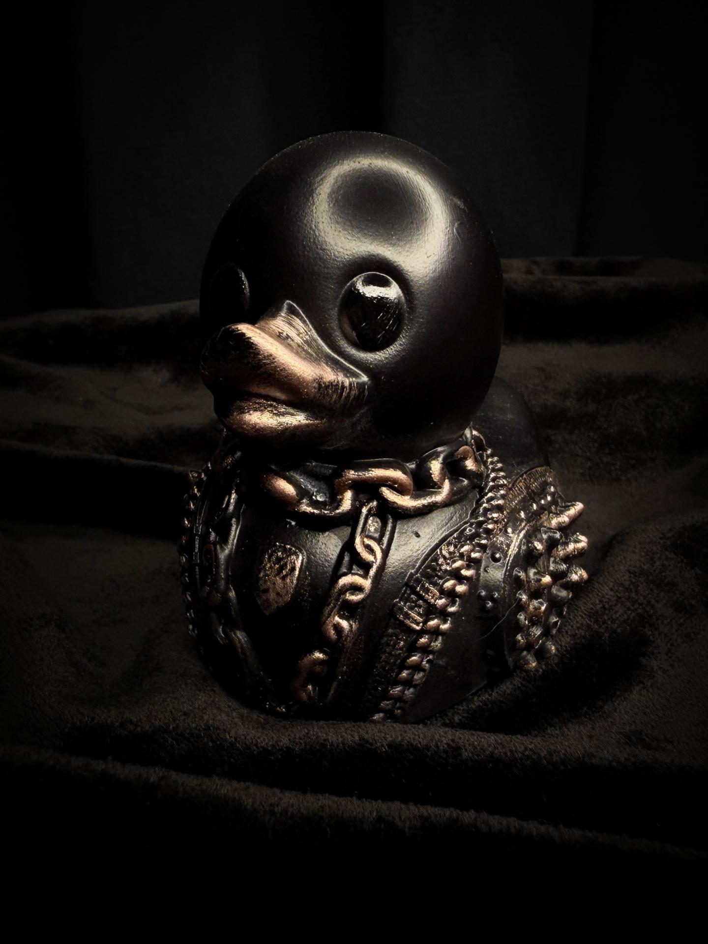 Коллекционная фигурка-уточка «Black Metal Duck»