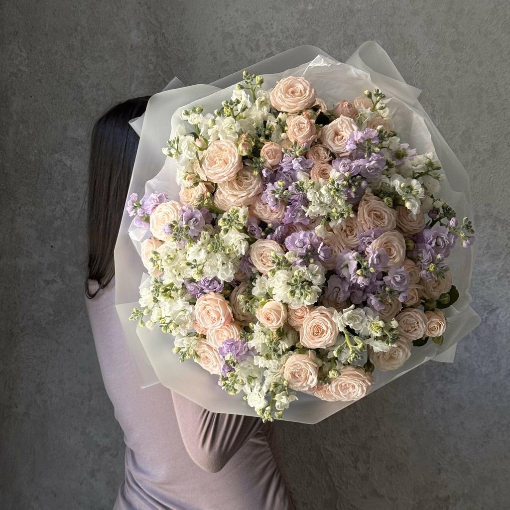 Дуобукет роза кустовая и маттиола