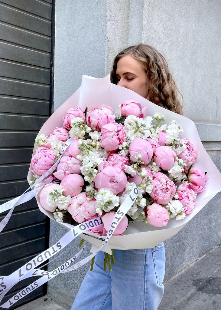 Дуобукет пионы с ароматной маттиолой