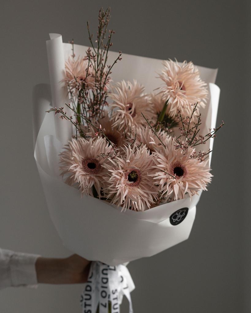 Махровые герберы