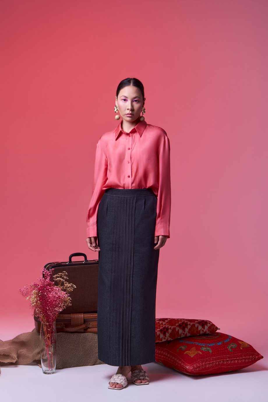 Long skirt with topstitching