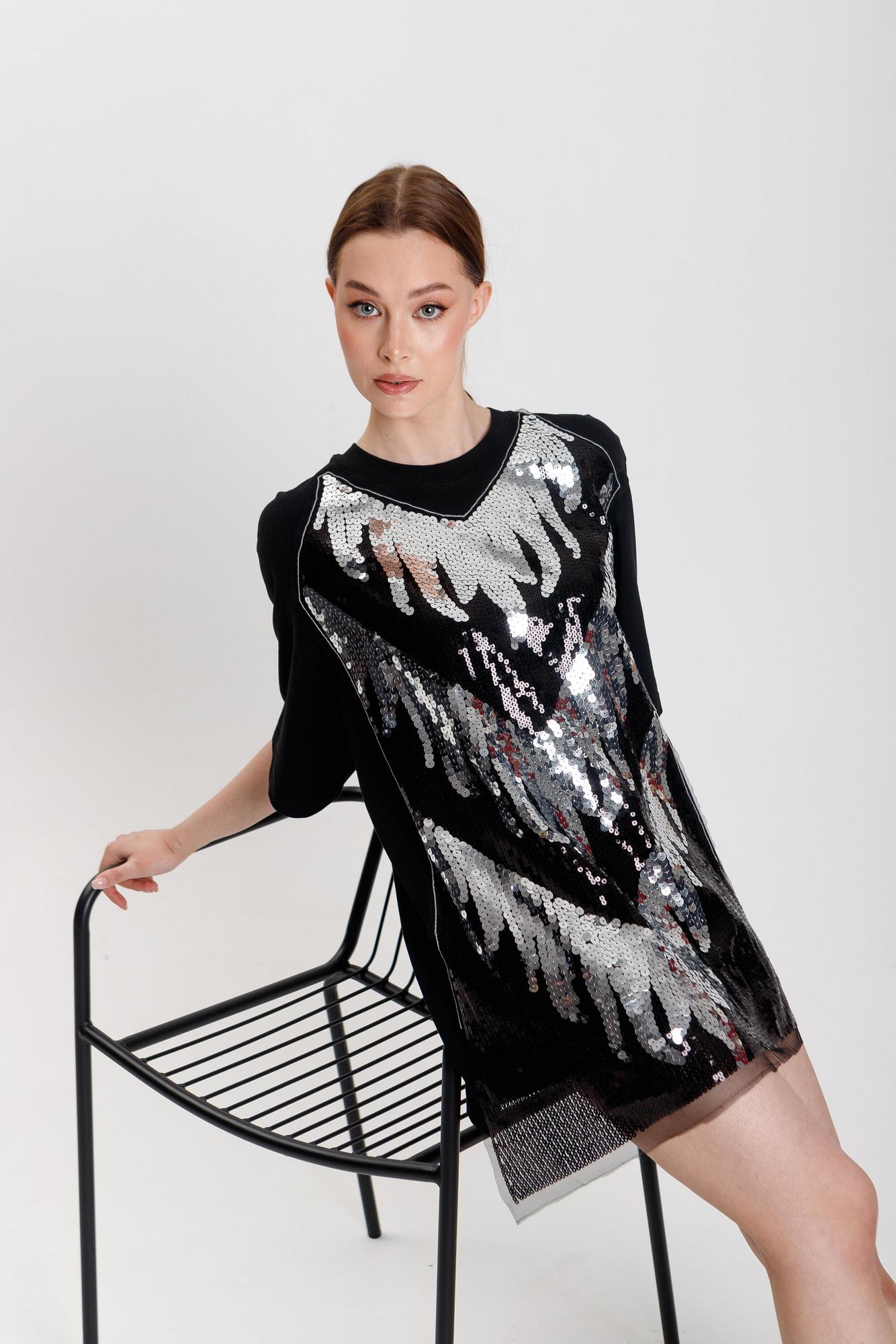 T-shirt with sequins