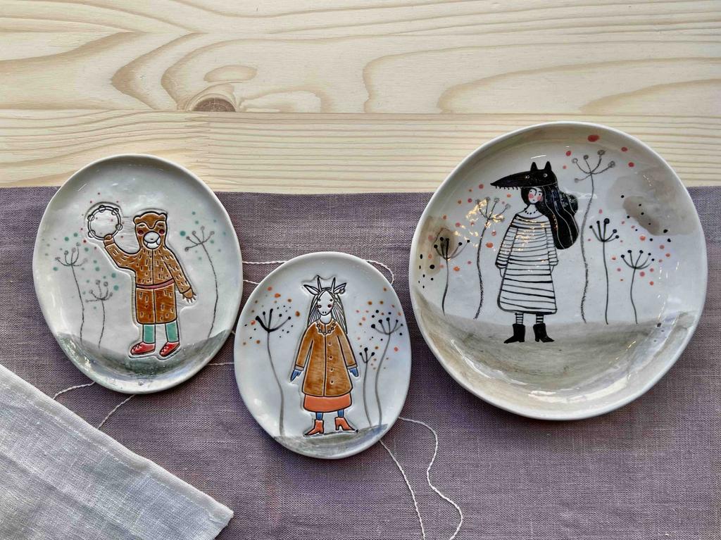 Тарелки с масленичными персонажами малые