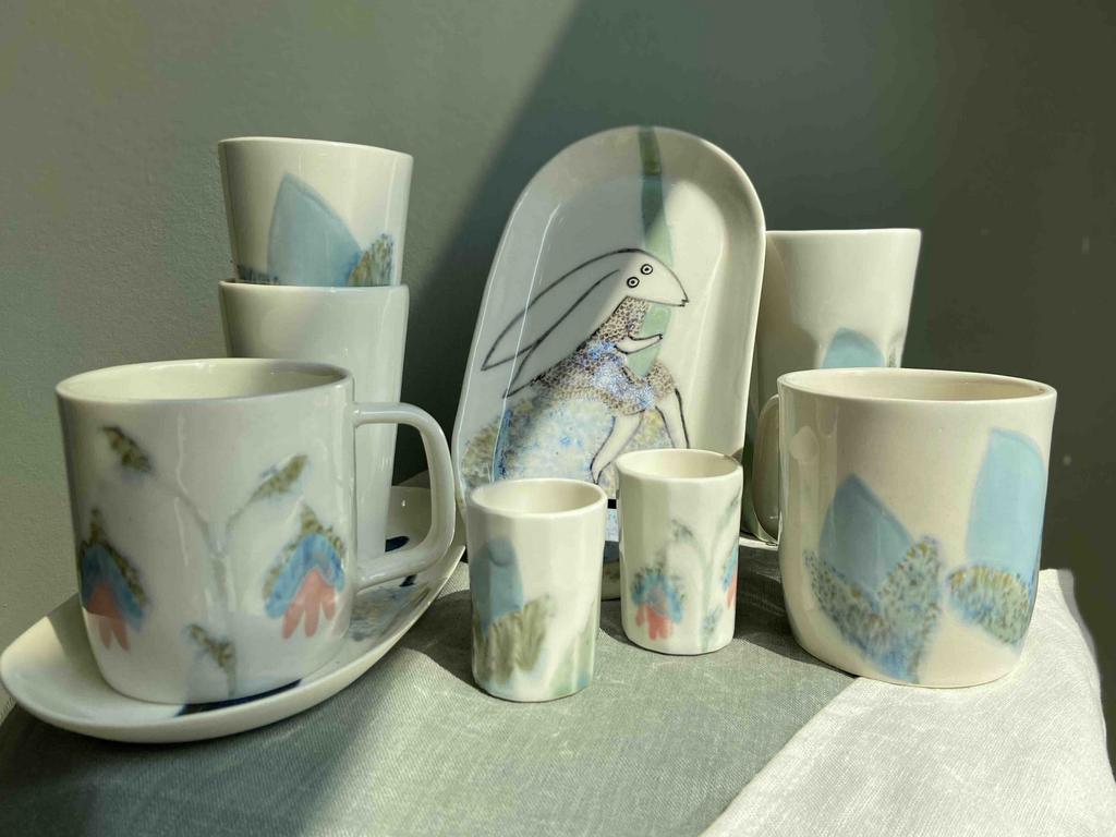 Серия с зайцами и голубыми цветами