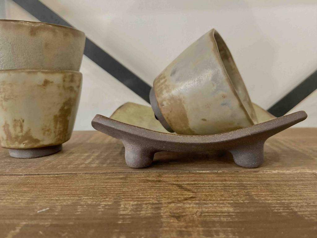 Квадратные тарелки на ножках малые